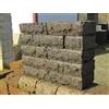Tufo grigio scuro bugnato, blocchi 37x25x11 cm (n.63 pezzi)