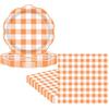 RONGZUBAT 48 pezzi di piatti e tovaglioli di carta a scacchiera arancione, set di stoviglie per feste, piatti da dessert per compleanno arancioni in stile Gingham con bordi festonati, tovaglioli monouso, set di