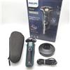 Philips Shaver Series 5000 - Rasoio elettrico a umido e a secco per uomo con rifinitore pieghevole, stazione di ricarica e custodia da viaggio (modello S5884/35)