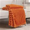 DISSA Coperta in flanella super morbida e soffice, per divano, letto, coperta in pile, comoda coperta con striscia, coperta calda con frange con pompon (arancione, 129,5 x 160 cm)