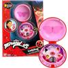 BANDAI Miraculous Bandai Telefono Magico di Ladybug - Accessorio di Role Play per travestirsi da Ladybug - Giocattolo sonoro e Luminoso - Parla Italiano - Giocattolo per Bambini 4 Anni e + - P506295