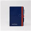Smemoranda - AGENDA Giornaliera 12 Mesi, Gennaio - Dicembre 2023 - Copertina Morbida, Fogli a Quadretti - Formato Medio 11,2x16,4 cm - Penna Inclusa - Colore Blu