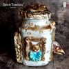 Amira di Transilvania decorazioni casa da bambola castello vaso vintage collezione aquila cane bambole