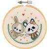 Vervaco Kit Punto Croce Contato Con Telaio RicamoAMORE TRA PANDA E CONIGLIETTO Decorativi Per Pareti ca. 16 x 16 cm Set Fai Da Te Creativo Adulti Casa Decor Arte Da Parete Kit Per Hobby Cross Stitch
