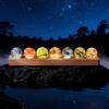 DaMohony Luce notturna a sfera di cristallo 7 colori 40 mm con base in legno LED, lampada a sfera di cristallo chakra, lampada d'atmosfera alimentata da USB, per la decorazione della camera da letto e del