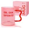 Fisura - Tazza da caffè in vetro con scritta "Caffeinated". Tazza in borosilicato rosa con manico originale rosso. Bicchiere per tè o caffè. Capacità 410 ml.