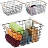 Relaxdays Cestino Metallico Portaoggetti a Rete, Set 2 Cesti con Manici in Legno, Rettangolare, HLP 16x31x21 cm, Nero