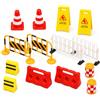 Garneck Mini set di cartelli stradali per - Set di giocattoli da 14 pezzi con coni stradali - cantieri e segnali stradali - giocattolo educativo per educazione creativa e stradale