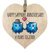 Stuff4 Targa per 45° anniversario di matrimonio, regalo per marito e moglie, 45 anni insieme, cuore in legno con zaffiro felice anniversario per donne e uomini, partner, cartello in legno chiaro