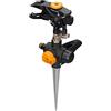 Fiskars Irrigatore a Impulso con Picchetto per il Terreno, Con Valvola On/Off, Misura Universale, Portata di Ø 26 m, Nero/Arancione, 1027029