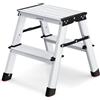 SONGMICS Scala pieghevole SONGMICS, scala a mano, scala in alluminio con 2/4 gradini antiscivolo, multifunzionale, carico 150 kg, grigio argento e nero inchiostro