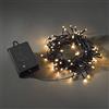 Konstsmide, 3728-800, catena luminosa a LED, con interruttore on/off, sensore di luce, timer 6h e 9h, 80 diodi ambrati, funzionamento a batteria, esterno (IP44), cavo nero, scatola nera