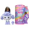 Barbie - Cutie Reveal Serie Pigiamini, bambola Chelsea con costume da barboncino di peluche, t-shirt e accessori, 6 sorprese cambia colore, giocattolo per bambini, 3+ anni, HKR20