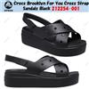 Crocs Sandali Crocs Brooklyn For You con cinturino incrociato neri 212254-001 tagli...