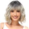 BUYOGET Parrucca ondulata a caschetto con frangia, capelli sintetici, lunghezza fino alle spalle, 30,5 cm, parrucca corta e riccia per donne biondo sfumato