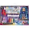 Rainbow High Dream & Design Fashion Studio Set da Gioco - Set da Gioco da Stilista con Bambola blu Skyler Bradshaw e Kit senza Necessità di Cucire - Età 4-12 e Collezionisti