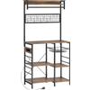 HOMCOM Scaffale Cucina con Prese e LED, Angolo Caffè, Asta Appendiabiti, Pannello in Metallo, 5 Ripiani, Cestello, 10 Ganci, Marrone Rustico | Aosom Italy