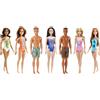 Barbie - barbie beach assortita diversi modelli, bambola con look da mare, costume intero con stampa trendy