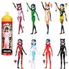 BANDAI - Miraculous Ladybug - Bambola Marinette Color Change Surprise - Bambola Miraculous articolata 26 cm + 3 sorprese - Modello casuale - Giocattolo per bambini 4 anni e + - P50390