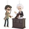 Hallmark Storied Moments - Decorazione per Albero di Harry Potter e Ollivander in Resina - Ornamento Natalizio da Appendere - Regalo per Natale