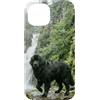 Dog Breed Landscape Studio Custodia per iPhone 15 Scena della foresta della scogliera della cascata del cane di Terranova
