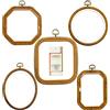 LAMXD Set di cerchi da ricamo in legno imitato di 5 misure multiple, in plastica, per punto croce, fai da te, cucito, inclusi 16 aghi da cucito con occhio dorato