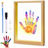 BYZESTY Set di impronte a mano per famiglia - Set di impronte digitali fai da te per 4 persone con cornice in acrilico, luce calda, USB, regali personalizzati per la famiglia e il bambino