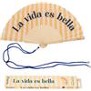 Fisura - Ventaglio originale con messaggio "La vida es bella". Accessorio pieghevole in legno moderno e colorato con righe gialle. Laccetto incluso. Idea regalo simpatica. Dimensioni 42,5 x 23 cm