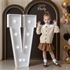 Mixifox 90cm Bianco Lettere Luminose Giganti, Lettera V | Decorazioni Compleanno, Decorazioni Festa Nozze Anniversario, Addobbi Compleanno 21 Pcs Accessory Set