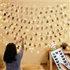 Microwear Catena luminosa con 120 LED, 12 m, 8 modalità, con telecomando, funzionamento USB/batteria per immagini, camere, Natale, matrimoni (52 mollette e 25 chiodi)