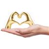Lynagert Scultura decorativa a forma di piccolo cuore con mani per soggiorno, camera da letto, libreria, tavolino da caffè e ufficio, statua decorativa moderna estetica per la casa, regalo unico per matrimoni,
