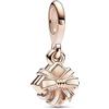PANDORA Ciondolo Moments a forma di regalo placcato in oro rosa 14 k con smalto rosa