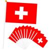 ATBEAMEN 10 piccole bandiere della Svizzera su bastoncini e 2 tatuaggi temporanei per feste olimpiche di calcio europeo 2024, mini bandiere svizzere su bastoncini, bandiere tenute in mano per eventi sportivi,