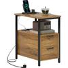 HOMCOM Tavolino comodino con 2 prese porta USB 1 presa tipo C cavo di 143 cm cassetti e scaffale legno naturale