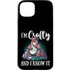 Crafty per mamma Scrapbook Crafts Custodia per iPhone 15 Plus Divertente Artigiani I'm Crafty and I Know It Orso Artigiano