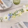Lights4fun Ghirlanda luminosa illuminata con fiori artificiali blu e bianco, con LED bianco caldo, funzionamento a batteria e timer, decorazione primavera ed estate, per interni ed esterni, lunghezza