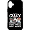 Siamese Cat Mom Reading Night Custodia per iPhone 16 Plus Accogliente mamma siamese amante dei libri, pagine morbide, notti tranquille