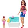 Barbie Bambola Skipper Caucasica Babysitter con Vasca da Bagno, Bambina che Muove Le Braccia e Accessori, Giocattolo per Bambini 3 + Anni, FXH05