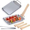 VOSSOT Set Barbecue 7 Pezzi in Acciaio Inox - 2 Vassoi da Griglia + 4 Raschietti in Legno + 1 Pinza - Vassoio Riutilizzabile per Verdure Carne Pesce BBQ