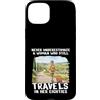 80 & Traveling Gifts Co Custodia per iPhone 15 Plus Never Underestimate Woman 80s Anni Ottanta Travel Design