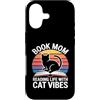 Bookworm Cat Mom Reading Cat Lover Vibes Custodia per iPhone 17 Prenota Mamma Amante dei gatti Lettura La Vita Con Cat Vibes