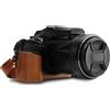 MegaGear MG1534 Nikon Coolpix P1000 Ever Ready Custodia metà copertura in finta pelle per Fotocamera con Tracolla - Marrone scuro