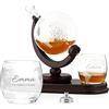 Maverton Decanter per Whisky in vetro - incisione personalizzata - Caraffa a forma di mappamondo da 850 ml + 2 bicchieri da whisky - regalo uomo - mondo