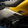 labelbike - Adesivi 3D Moto Pedane Passeggero Protezione e Decorazione in Resina Compatibile con Yamaha Tmax 2022-2026 Colore Carbonio