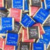 La Suissa Cioccolatini di cortesia Napolitains La Suissa g 500 (90 cioccolatini) - Assortimento: Fondenti 52%, Fondenti Extra 70%, al Latte. Senza glutine
