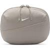 Nike Aura Crossbody-Tasche (2 L), Borsa a Tracolla Unisex-Adulto, Grigio College Grey/Grigio Opaco/Argento, Taglia Unica