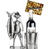 Brubaker Portabottiglie da Vino Grande Cattura Pescatore con Pesce, Canna da Pesca e Secchiello - Portabottiglie da Pesca in Metallo - 30 cm Wine Gift - Portabottiglie con Biglietto d'Auguri