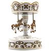 Royal Family The Royal Family - giostrina di Natale in Ceramica con 3 Cavalli, Carillon Faberge Oro su Sfondo Bianco