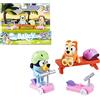 BlueY Giochi Preziosi coppia di amici bingo e bluey con monopattino e caschetto colorato come accessorio per bambini a partire da 3 anni, BLY12100