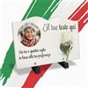 La Farfalla di Legno Targa Funeraria a Forma di Libro - Lapide Personalizzabile STAMPA HD su Acrilico trasparente - Rosa Bianca su Marmo Beige - Ricordo Elegante e Duraturo - Diverse Misure